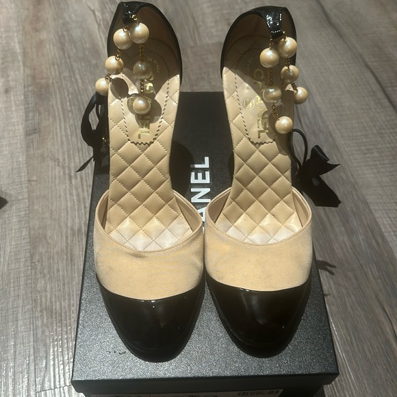 Chanel Vintage high heels with pearls used size 38 - Picture 1 of 9